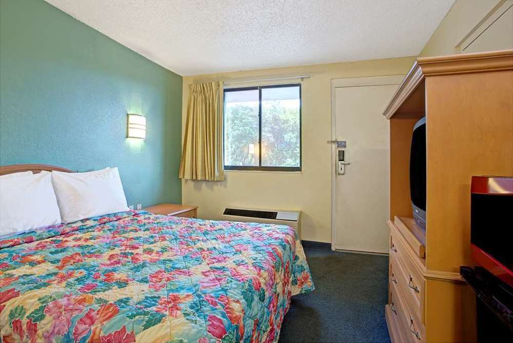 Rodeway Inn Fairgrounds-Casino Tampa Rom bilde